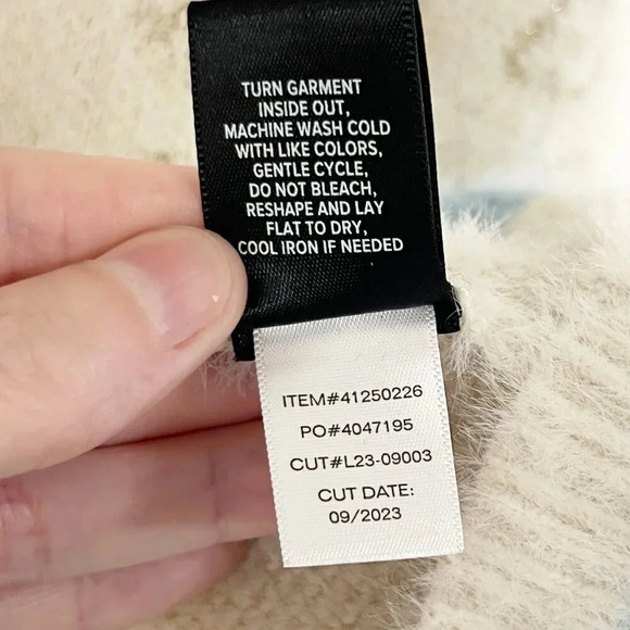 Torrid White Gold & Blue Fuzzy Pullover Scoop Neck Sweater Women's Plus Size 2X - Picture 8 of 8